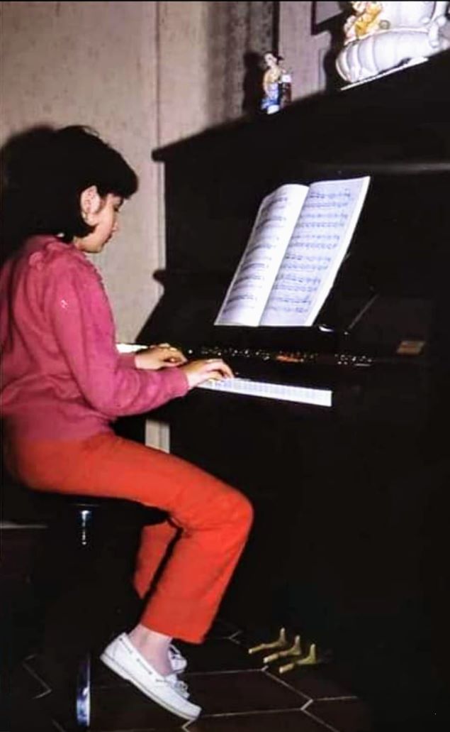 Young Nelia playing piano resize
